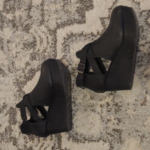 EUC Pierre Dumas 8 1/2 bootie wedge